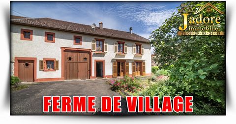 JADORE IMMOBILIER präsentiert dieses GROSSE EINFAMILIENHAUS vom Typ BAUERNHOF, Doppelhaushälfte auf einer Seite (Scheunenseite), und in einer ruhigen Gegend 10 Minuten von SAINT-DIE-DES-VOSGES, Richtung Elsass, gelegen, besteht es aus: Erdgeschoss: E...