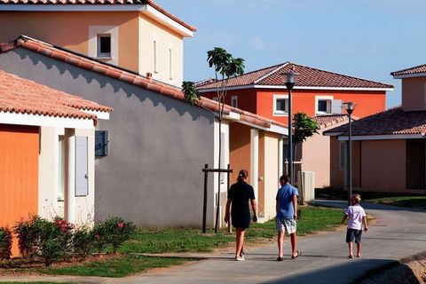 A due chilometri dal piccolo villaggio di Fabrègues e a pochi minuti da Montpellier e dalle spiagge selvagge di Frontignan, il Domaine du Golf si trova al centro di un vigneto in un parco di 11 ettari. Beneficerai di un ambiente tranquillo e silenzio...