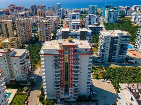 Eine Wohnung von einem bewährten Bauträger, nur 500 Meter vom Strand entfernt Wir präsentieren Ihnen eine einzigartige Wohnung in der malerischen Gegend von Mahmutlar. Diese geräumige Wohnung mit einem 1 + 1 Grundriss befindet sich im 3. Stock eines ...