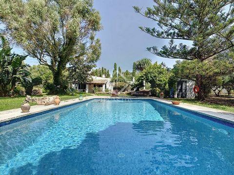 Lucas Fox presents this wonderful country house with two guest apartments and a closed garage with a total of 409 m² built on a plot of 10,845 m², in a privileged environment surrounded by a beautiful garden area and native trees. We enter La Finca t...