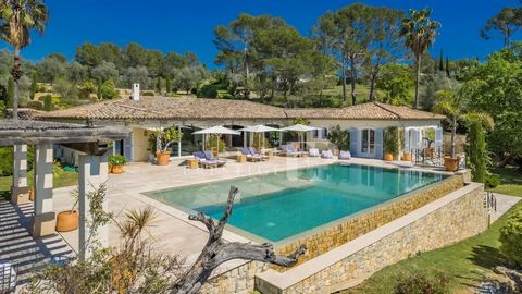 Deze prachtig ingerichte villa is gelegen tussen Mougins en Valbonne, in de wijk Castellaras op slechts 20 minuten van de luchthaven van Nice. In een beveiligd domein en hoge beveiliging, geniet de villa van een perfecte rustige omgeving en een gewel...