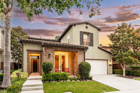 Welcome home to The Foothills! Take advantage of this rare opportunity to live in one of the most coveted neighborhoods within the award-winning Carlsbad Unified School District, all at an exceptional value! Nestled on a double cul-de-sac street, thi...