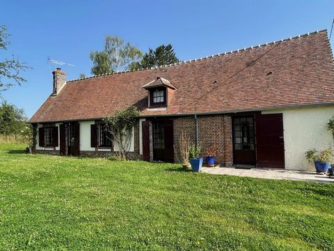 Réf 4701. Maison Normande située proche vallée de la Risle. Edifiée sur un beau terrain de 1428 m2, cette maison normande en parfait état propose au rez-de-chaussée, une entrée, une cuisine aménagée, un séjour/salon avec poêle à bois, une salle de ba...