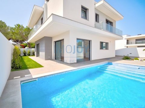 Detached 4 bedroom villa, brand new, contemporary architecture with garden, swimming pool and garage in Murches. The villa is set on a plot of 304 m2, with a gross construction area of 340 m2. Quiet area of new villas only. Excellent sun exposure. Id...