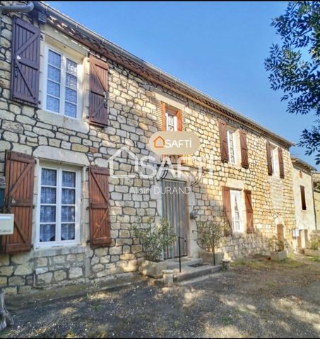 Au coeur du charmant village de Cestayrols, jolie maison en pierre 7 pièces avec garage et jardin. Traversant, ce bien offre en rez de chaussée 2 entrées desservants une grande pièce de vie d'un coté et une cuisine ainsi qu'une chambre et une salle d...