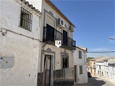 Deze woning met 4 slaapkamers, 3 badkamers en een eigen garage aan de achterkant is gelegen in Santiago de Calatrava in Jaen, een aantrekkelijk stadje omgeven door olijfgaarden in het westen van de provincie. in Andalusië, Spanje. Gelegen aan een rus...