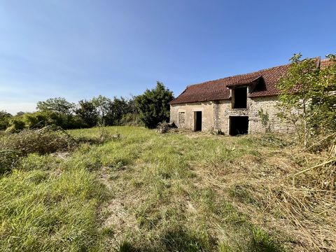 In St Jean de Laur, a typical Lotois Quercy village on the way to Compostela between Cajarc and Limogne-en-quercy, here is a beautiful little farm to be completely restored. The masonry and the framework are in very good condition, the roof needs to ...