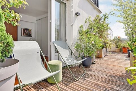 Cet appartement est niché au 6e étage avec ascenseur d'un bel immeuble art déco. Rénové en 2014 avec des matériaux de qualité, il comprend une double réception de 43 m², terrasse de plain pied de 36 m² très calme et exposée sud-ouest, balcon avec vue...