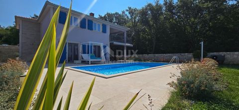 Location: Istarska županija, Rovinj, Rovinj. ISTRIEN, ROVINJ – Neu gebaute Villa mit Swimmingpool und zusätzlicher Wohnung, am Rande des Dorfes Die malerische, charmante Stadt Rovinj an der Westküste der istrischen Halbinsel war einst ein Hafen und e...