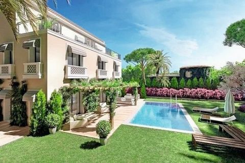 In een idyllische omgeving op Cap d'Antibes, ligt deze nieuwe high-end residentie in de buurt van de stranden van La Garoupe. Dit split-level villa-appartement van 210 m² biedt een privétuin van 291 m² met een zwembad, toegankelijk vanuit de woonkame...