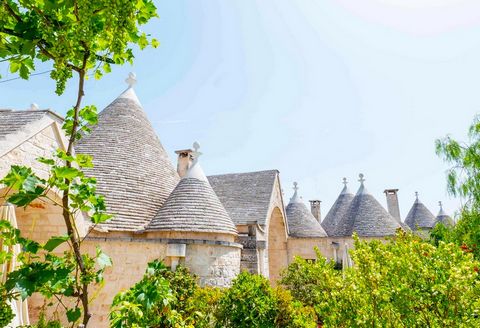 Welcome to Trulli Carolina an Authentic historic property in the heart of the Itria Valley, where you’ll find yourself surrounded by ancient vineyards, olive groves and age old traditions. This unique property is set in a small little village where y...