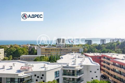 Appartement de deux chambres avec une vue imprenable sur la mer. Il se compose d’un grand salon, de 2 chambres, d’une salle de bains, d’un grand placard, d’un couloir, de 3 terrasses et d’un sous-sol. Il y a aussi une place de parking extérieure dans...