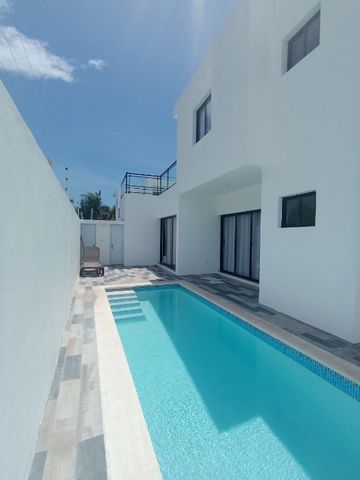 Es ist Morden & einzigartig, wo Ruhe kombiniert wird. Diese Immobilie befindet sich in Palma del Sol White Sands Sky Haus 1 Wohnanlage, 24 Stunden Sicherheitsdienst in einer geschlossenen Wohnanlage. Die Villa Morden ist ein perfekter Ort für alle, d...