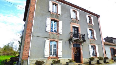 CHARACTER HOUSE OF 230 M² AND ITS OUTBUILDINGS - Between AURIGNAC AND BOULOGNE SUR GESSE Beautiful family home with 230 m² of living space and its various outbuildings! She breathes sweetness and relaxation! For those looking for the tranquility of t...