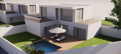 Come and see the project for your new beach house to spend your holidays and weekends or for your own permanent home. Only six houses with modern design, type T3 (4 rooms) consisting of two floors. On the lower floor we have the open space kitchen th...