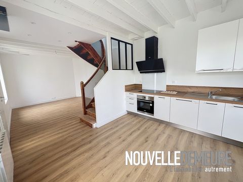 Venez découvrir cette charmante maison pouvant être un lieu secondaire pour les vacances ou pour un achat d'une maison principale de 81 m2 datant de 1940 rénovée entièrement dans le charmant bourg de Saint laurent de la mer (Plérin) proche toutes com...