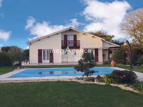Très belle maison avec piscine sur jardin arboré de près de 3800 m² à Meilhan sur Garonne