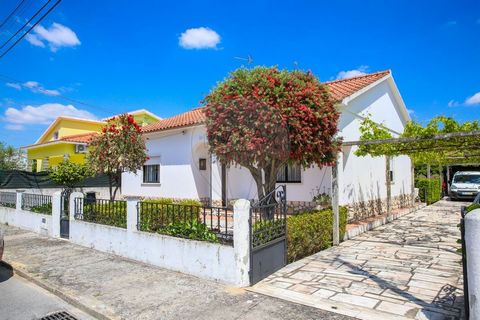 Excelente Moradia T3 em Marinhais com Amplo Terreno e Anexos! Descubra o seu refúgio em Marinhais! Esta charmosa moradia T3, inserida num generoso terreno de 574m², é a oportunidade perfeita para quem procura tranquilidade e espaço. A casa principal ...