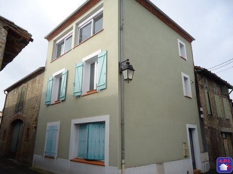 LUMINEUX Cet agréable appartement T4 duplex d'environ 73m², vous propose un séjour avec cuisine au 1er niveau, à l'étage supérieur deux belles chambres, un bureau, une salle de bains et wc séparés. DISPONIBLE DE SUITE. AGENCE PYRENEES IMMOBILIER (API...