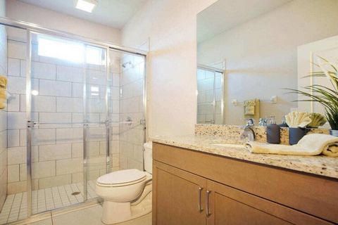 Top location, great facilities. In the south-facing lanai area, you will find our large outdoor kitchen and the large heated pool.