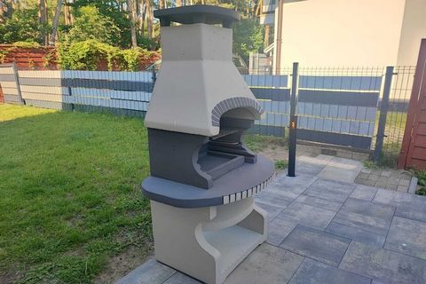Comfortably furnished holiday home with its own fireplace in an ideal location. The Baltic Sea can be reached on foot in 300 meters. The small village on the Baltic Sea is ideal for those who do not like large holiday destinations. Lukecin also offer...