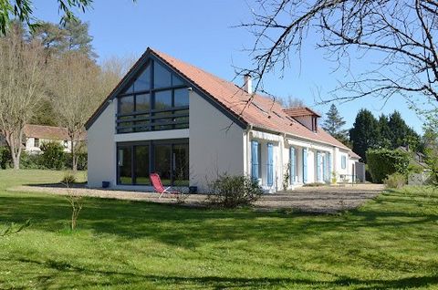 5 minutes from Dampierre, in Girouard: Traditional construction house of 287m2 with certain charm. Entrance, living space of 68m2 including living room with insert fireplace open to the dining room, recently renovated kitchen with its dining area. Al...