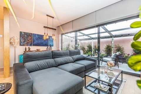 Apartamento T1 com 97m² e dois terraços Inserido no Empreendimento Ducado 39, que representa uma fusão harmoniosa entre tradição e modernidade, distingue-se como uma obra arquitetónica que honra a herança de Lisboa enquanto aponta para o futuro. Loca...
