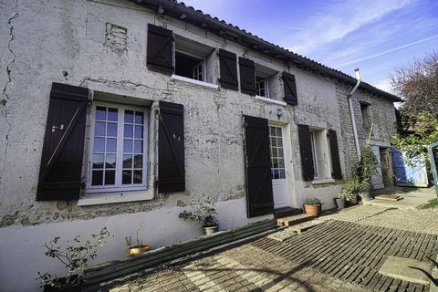 Propriété de trois chambres à dix minutes de Matha