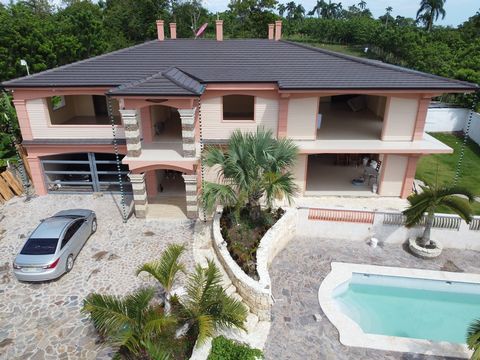 Spectaculaire villa in aanbouw (95%) in Abreu, Cabrera.nbsp; Met 480 m2 verdeeld over twee niveaus, biedt deze woning 5 slaapkamers en 5,5 badkamers, met afwerkingen in Coralina en Creools eiken. Het heeft een zwembad, een tuinhuisje en een keuken me...