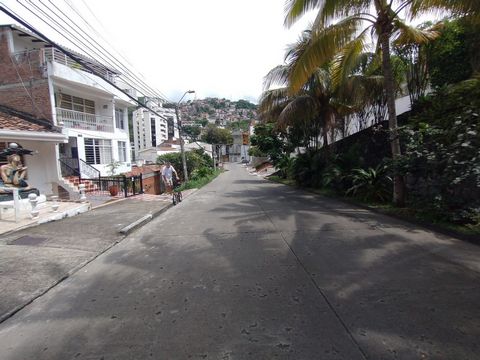 Profitable investment in San Fernando! Located in one of the quietest and most valued sectors of Cali, this house of unique design offers excellent profitability thanks to its high rental demand. Its versatile structure includes three levels to the b...