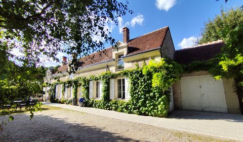 Coup de cœur assuré pour cette magnifique longère rénovée de 180 m² sur un terrain arboré d’environ 2200 m²