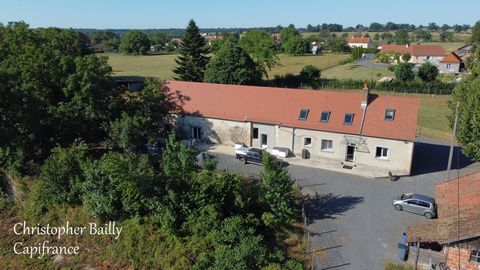 Charmante longère bourbonnaise située sur la commune de Diou, à environ 1,5 kms des commerces et écoles