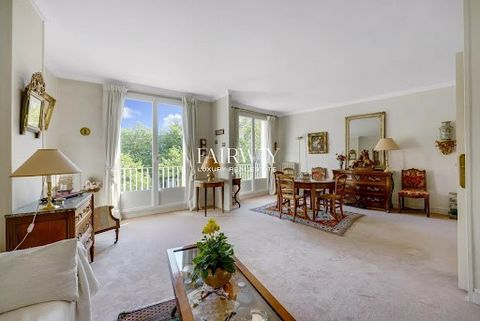Fairway Luxury Real Estate vous propose cet élégant appartement de 132 m², situé au 2ᵉ étage par ascenseur d’une résidence récente de standing avec gardien, à proximité immédiate de l'avenue de Saxe et de l’École Militaire. Traversant et baigné de lu...