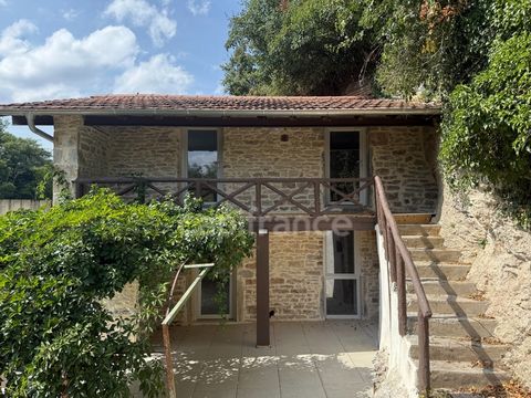 Berzé-la-Ville Maison troglodyte avec grotte naturelle, charme brut et rénovation moderne