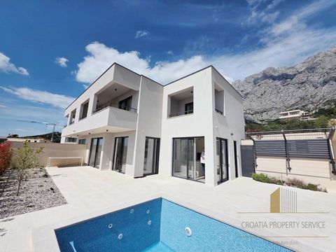 In een van de meest gewilde bestemmingen aan de Kroatische kust, boven de Makarska Riviera, vindt u deze elegante, nieuw gebouwde villa die volledig comfort en een prachtig uitzicht op zee biedt. Gelegen in het rustige deel van de nederzetting Veliko...