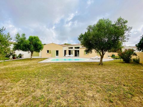 Coup de coeur assuré ! Magnifique maison contemporaine avec sa superbe pièce de vie en cathédrale !