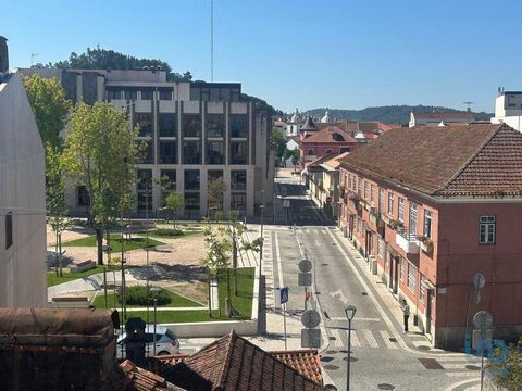 Apartamento T2 à Venda no Centro de Pombal Ideal para Habitação Própria ou Investimento! Localizado no coração de Pombal, este confortável Apartamento T2 vem acompanhado de um T1 adicional, perfeito para arrendamento, utilização independente (como es...