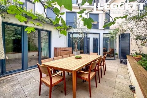 A38857VID75 - RUE VIALA – Rare Family Apartment with Garden in Paris Near the Champ de Mars and shops, LEGGETT Immobilier presents this unique 130m² elevated ground-floor apartment with a private entrance in a modern 2010 residence. Offering total pr...