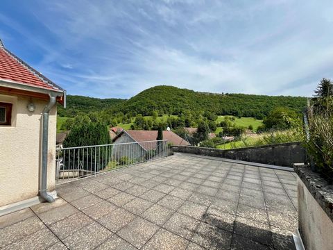 Maison au cœur d’un village paisible, proche du Mont Poupet – 2 logements, grange, cour et terrain