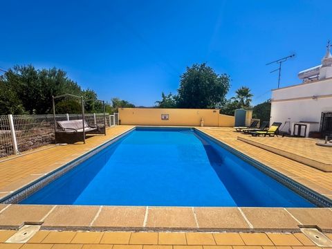 Exclusive single storey villa of traditional design with independent annex and swimming pool, located in the prestigious Goldra area, just a few minutes from the center of Loulé. With a privileged location, which combines the serenity of the natural ...
