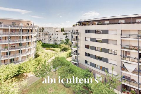 Abriculteurs vous propose à la vente ce charmant 2 pièces de 42 m² (42,29 m2 Loi Carrez) situé au cœur de l'écoquartier du Fort d’Issy-les-Moulineaux; Situé au 5ᵉ étage sur 6 d’une résidence récente avec ascenseur, cet appartement de 2 pièces séduit ...