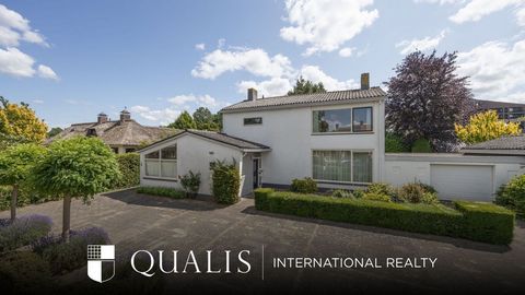 Wonen in één van de mooiste en meest karakteristieke straten van Etten-Leur? Dan is deze vrijstaande woning aan de Oude Bredaseweg 96 absoluut een bezichtiging waard! Op loopafstand van het bruisende centrum geniet u hier van rust en ruimte. De wonin...