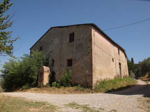 In a small and traditional hamlet dating back to the 1600s set in the Chianti hills, with wonderful views of vineyards reaching as far as San Gimignano. Completely to be renovated with care to preserve some features of historical value, the property ...