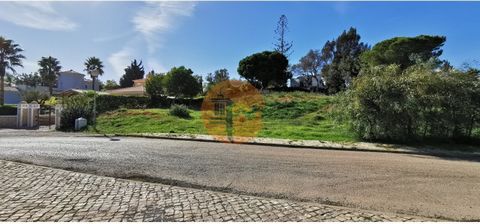Urban Land with 1008 m2 for construction of housing with building implantation area of 173.8 m2. Urban land with 1043 m2 for construction of housing with building implantation area of 173.8 m2. Located in Carvoeiro, in an area where the single-family...