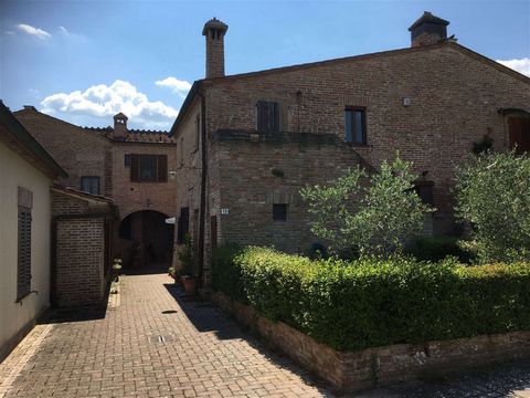 SIENA (SI), loc. Fogliano grosso: in a typical Tuscan hamlet, flat on two levels of approx. 80 sqm composed of: * Ground floor: living room with masonry kitchenette, bedroom, bathroom and storeroom; * First floor: bedroom, hallway and bathroom. The p...