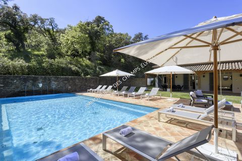 In Ramatuelle, 3 minutes from the center of the village, 15 minutes from the village of Saint-Tropez, 10 minutes from the beaches of Pampelonne and 15 minutes from the airport of La Môle, come discover in a rural environment an elegant bastide of abo...