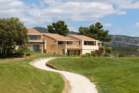 This residence is situated on an 18-hole golf course and includes a swimming pool with paddling pool (open in summer season according to weather conditions), 2 tennis courts and a gym. It is surrounded by the mountains of the Luberon, lavender fields...