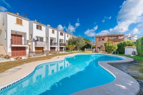 Estupendo apartamento, con piscina comunitaria, donde 4 huéspedes encuentran su lugar a unos pasos de la playa de Puerto de Alcúdia. Un bonito balcón amueblado, con vistas al jardín y a la piscina comunitaria, es perfecto para empezar el día con un b...