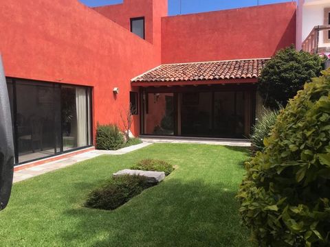 VO1612EP/RF Fine Barragán architecture of very good taste. Practically on 1 level with main rec and 2 rec. in PA. Practical, cozy, beautiful garden. Jurica, area of great added value. You will love it ! Fine finishes, excellent project, practical and...