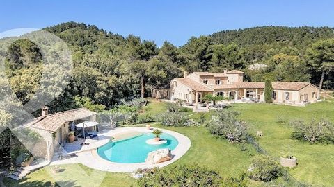This beautifully-presented property is located in an exceptional, quiet and privileged setting and is stylishly fitted out using quality materials. Within grounds of 5.8 ha are enclosed and landscaped, you find yourself in the heart of Provence among...